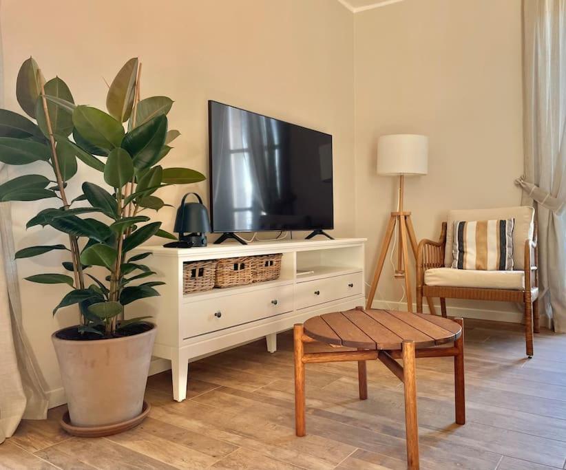 Il Noce Lake View Apartment Лезено Экстерьер фото